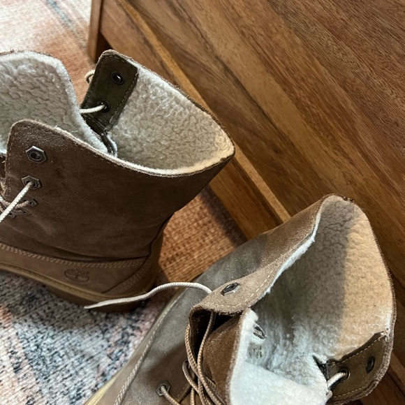 Timberland Women’s Sherpa Boots - Picture 5 of 5